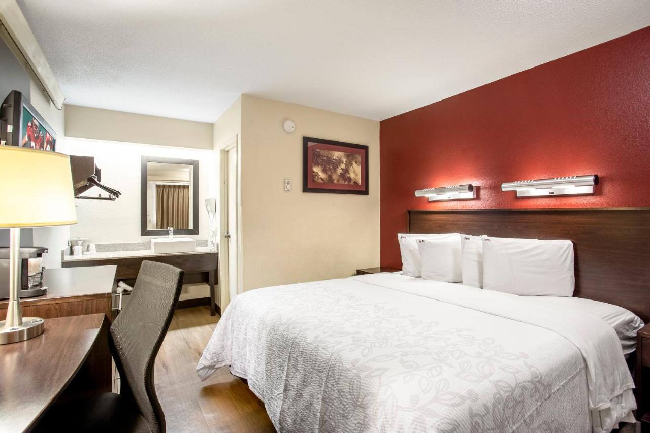 Red Roof Plus+ - Buckhead 3*