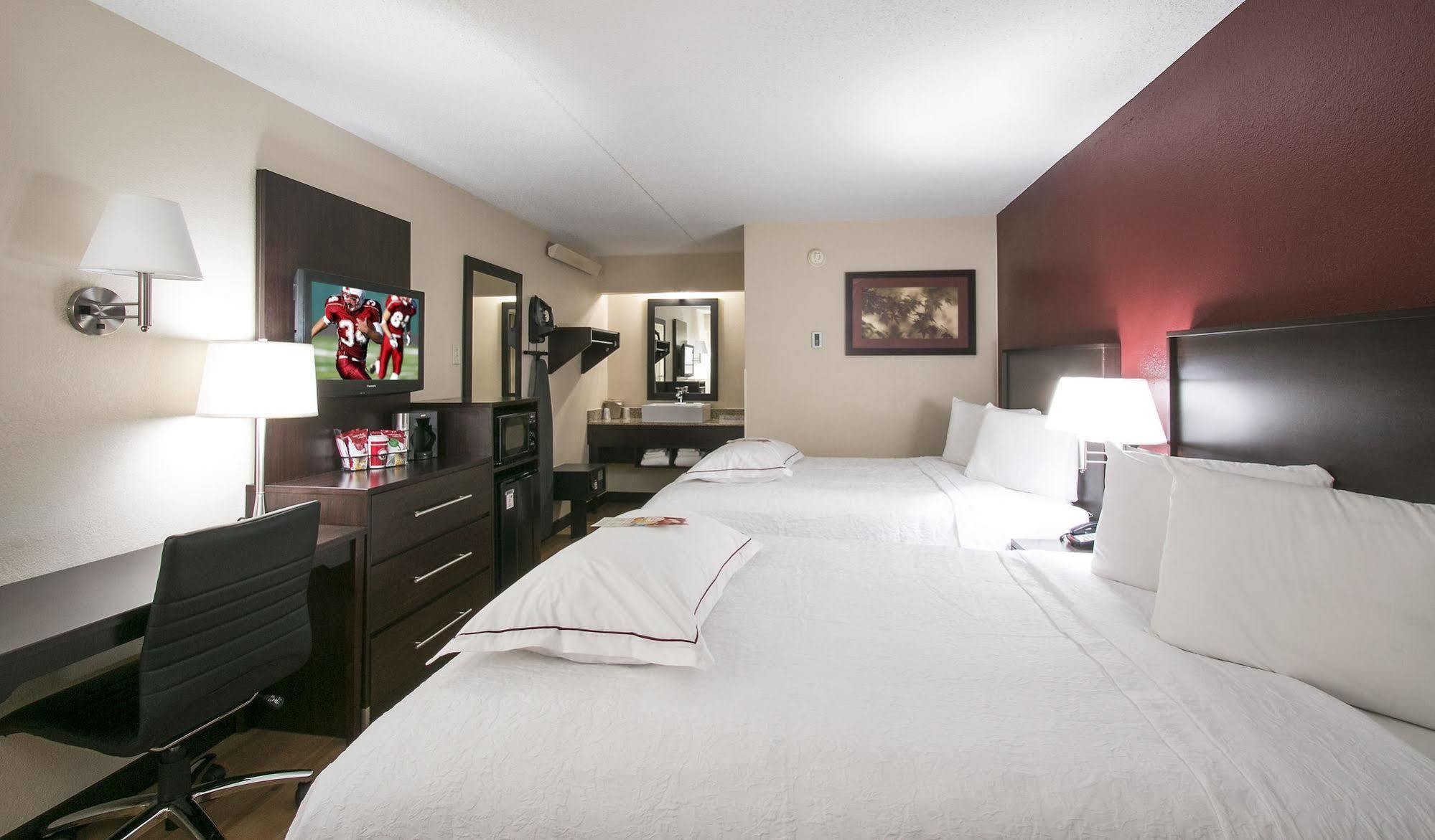 Red Roof Plus+ Atlanta - Buckhead 3*