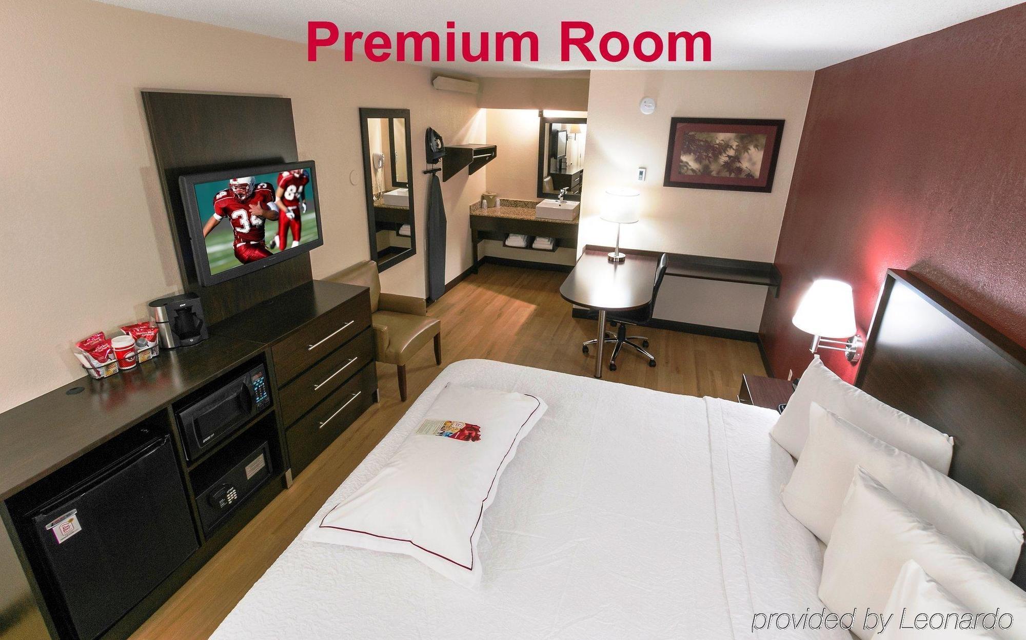 Red Roof Plus+ - Buckhead 3*