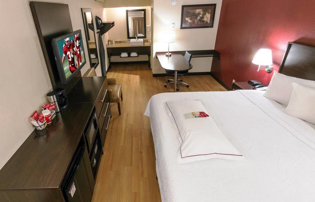 Red Roof Plus+ - Buckhead 3*